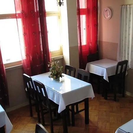 Moderna 3*